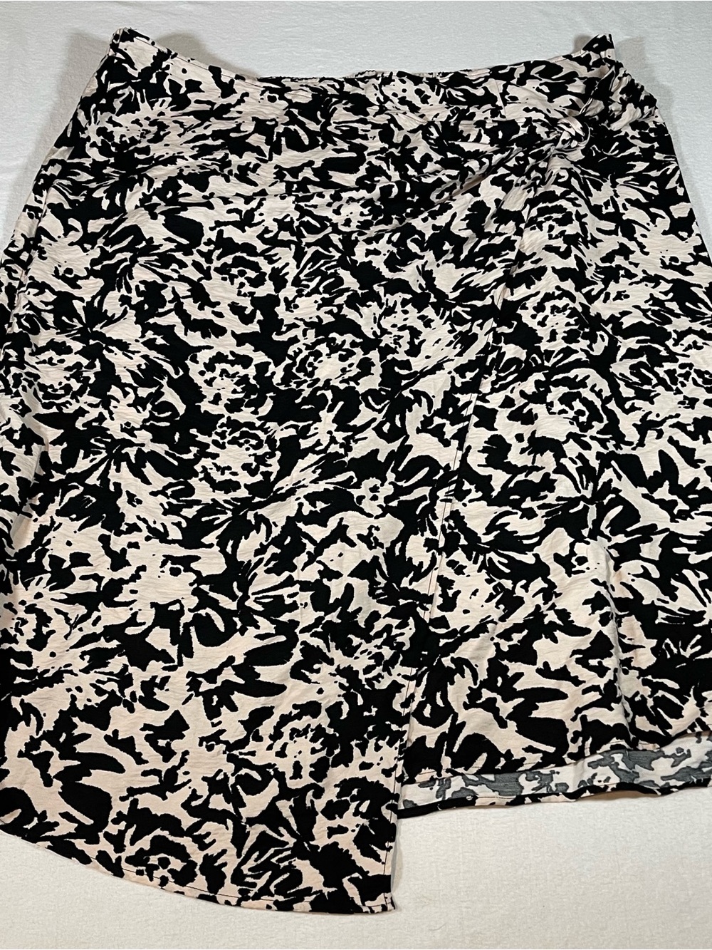 Ava & Viv Women’s Black and Cream Abstract Floral Skirt Faux Wrap Around Size X3